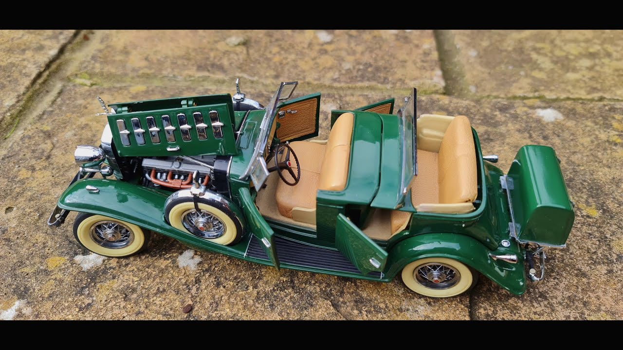 1:18 Diecast Cadillac V-16 Sport Phaeton 1932