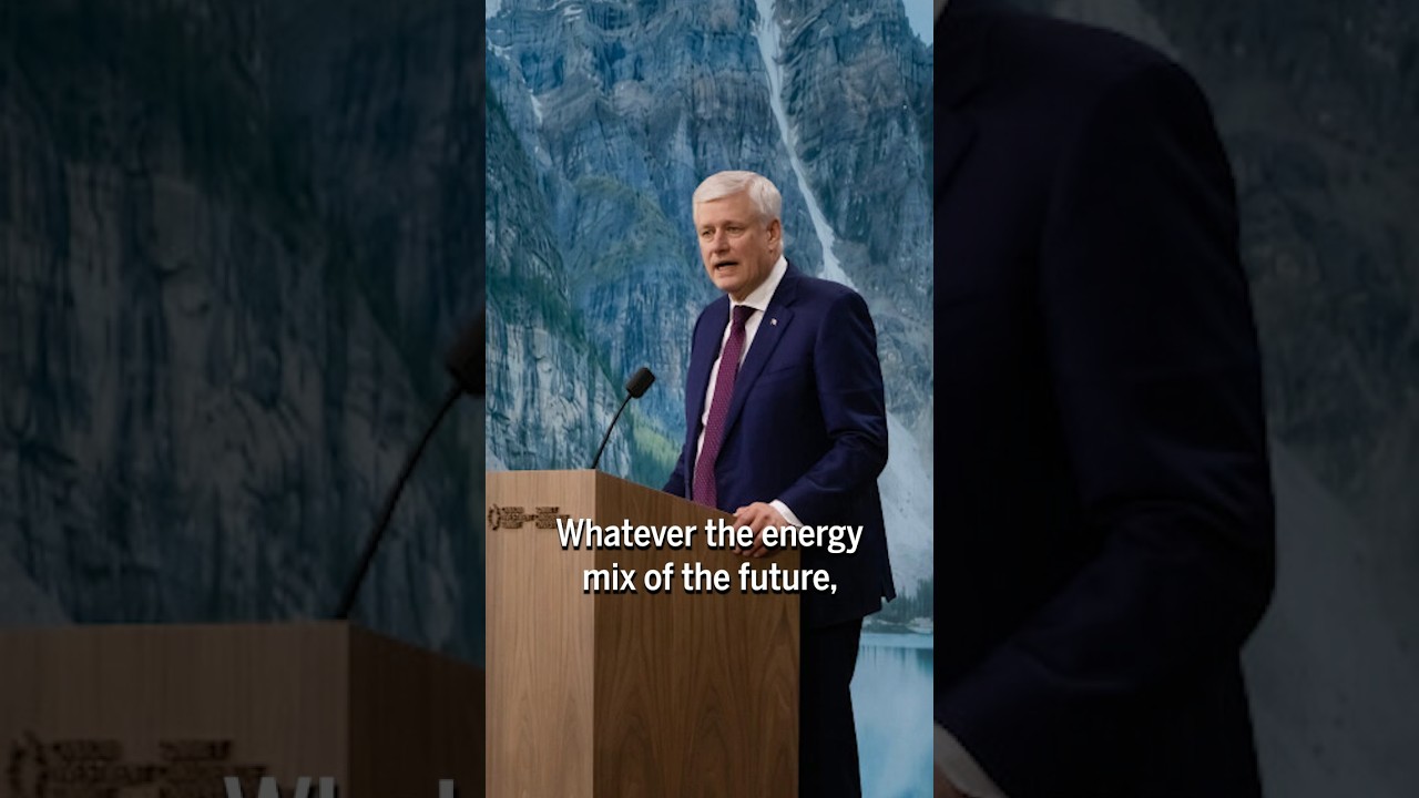 Harper says Canada should be an energy superpower