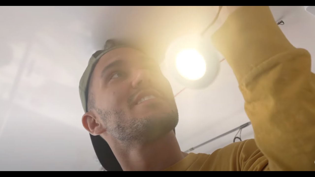 Поменять лампочку 💡 на ЛОДКЕ... Сложно ли это?