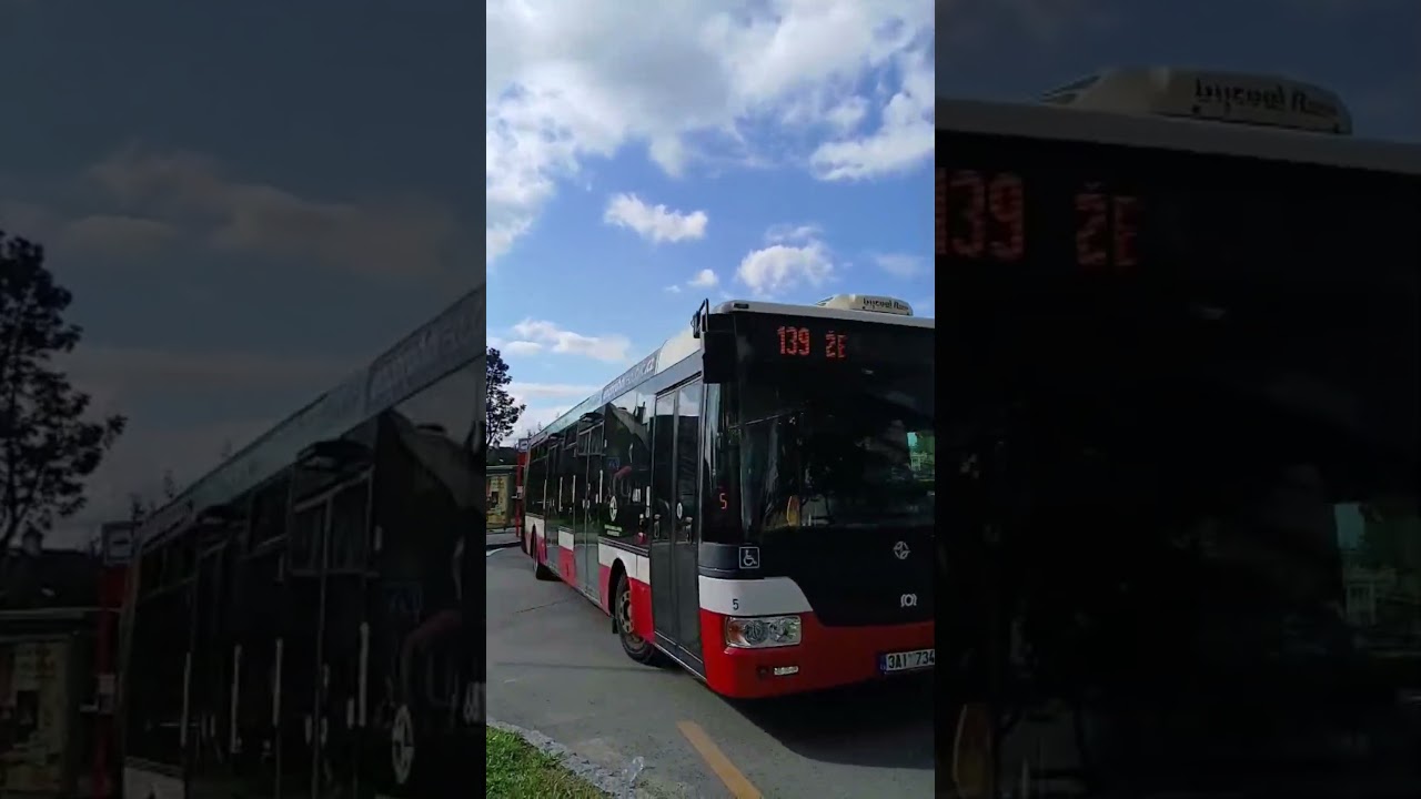 Odjezd autobusu Sor City NB 18M ze zast&aacute;vky S&iacute;d.. Zbraslav evč:6811 s brut&aacute;ln&iacute; trubkou a blikajdou