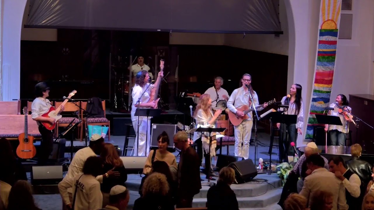 Join Rabbi Naomi Levy and Nashuva for Shabbat Live!