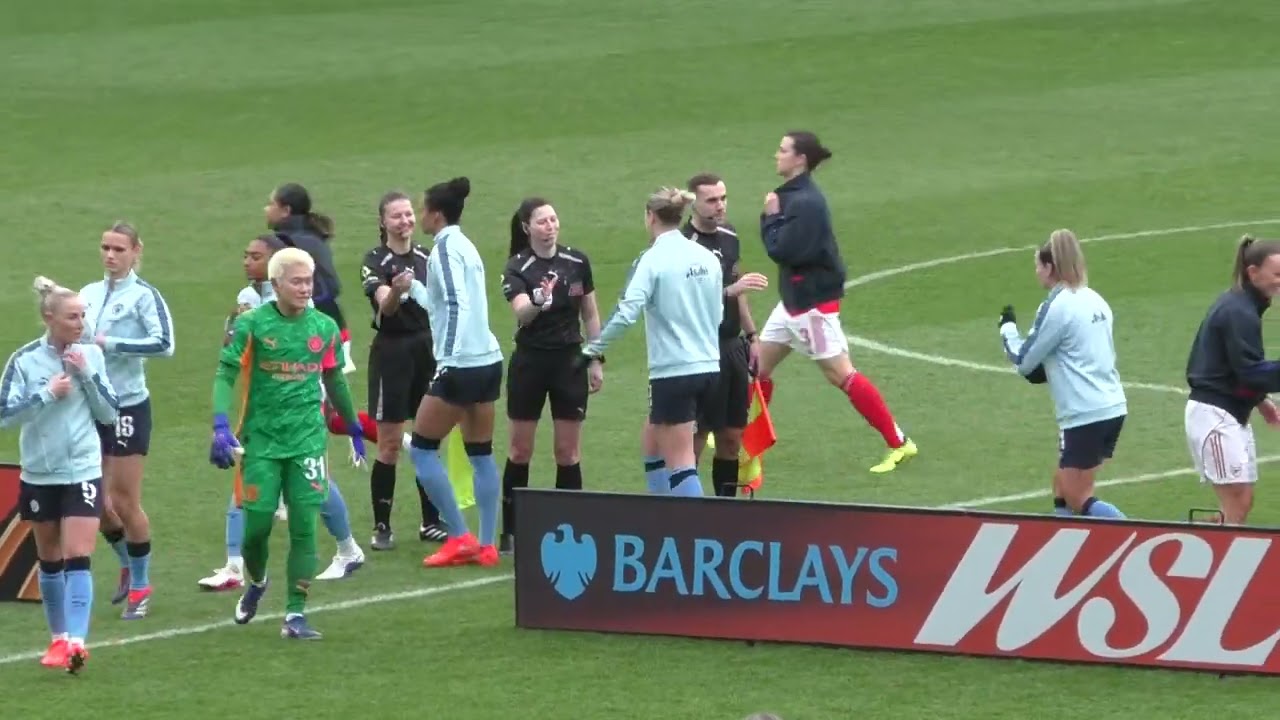 Arsenal and Manchester City enter the pitch on 08.02.2026