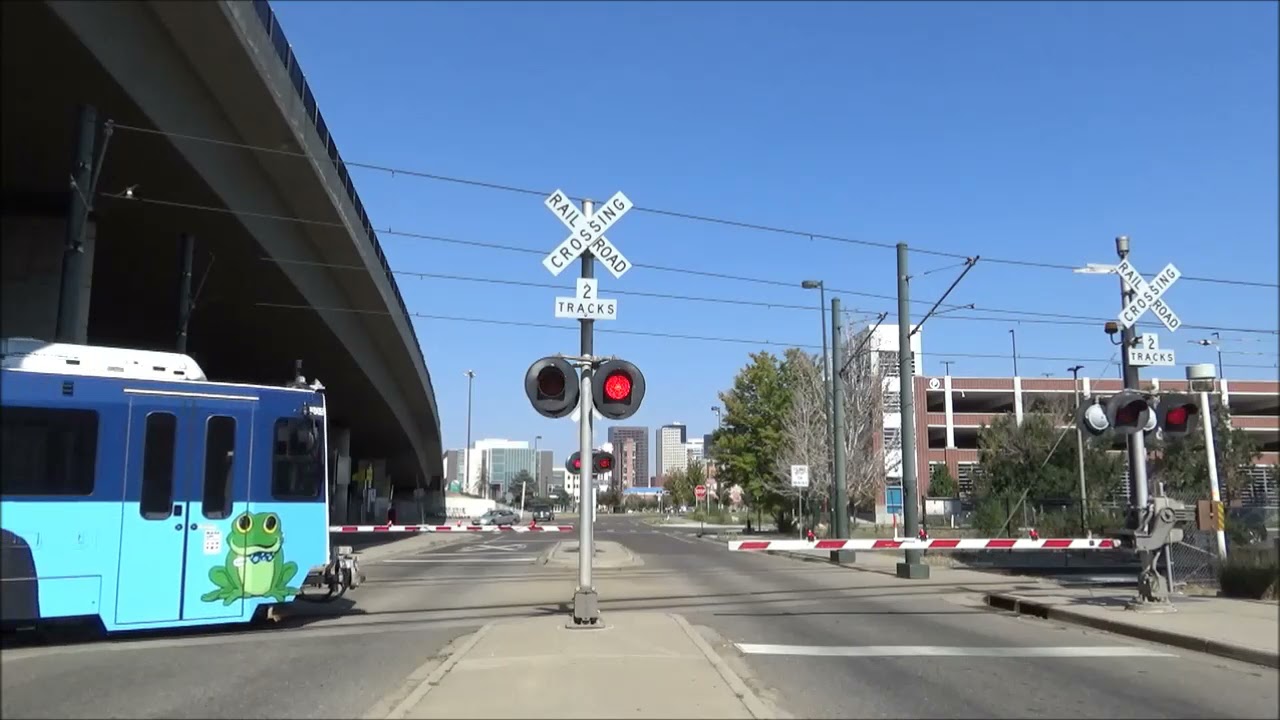 Walnut Street Railroad Crossing #2 in Denver, Colorado. Video N&deg;2