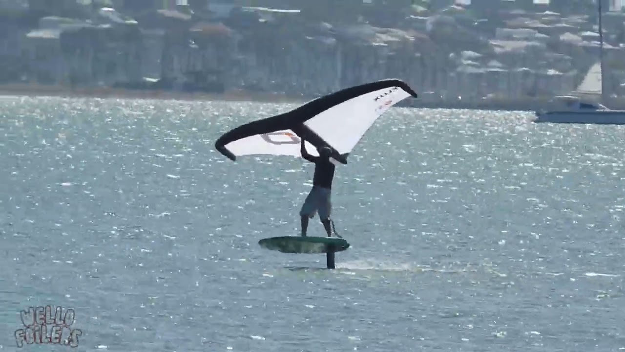 Wellington Point Qld Wingfoiler Troy showing us how it's done very cool turns