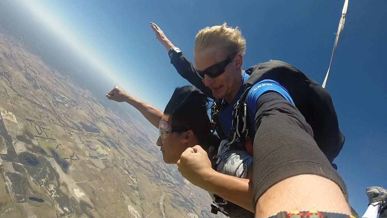 SUPER INGGO " MAKISIG MORALES " GOES SKYDIVING