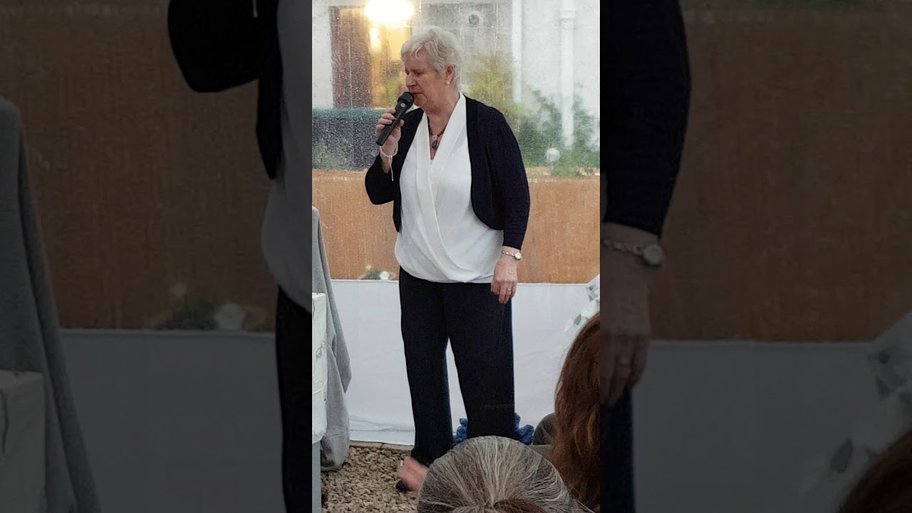 Etta Taylor sings Patsy Cline's 