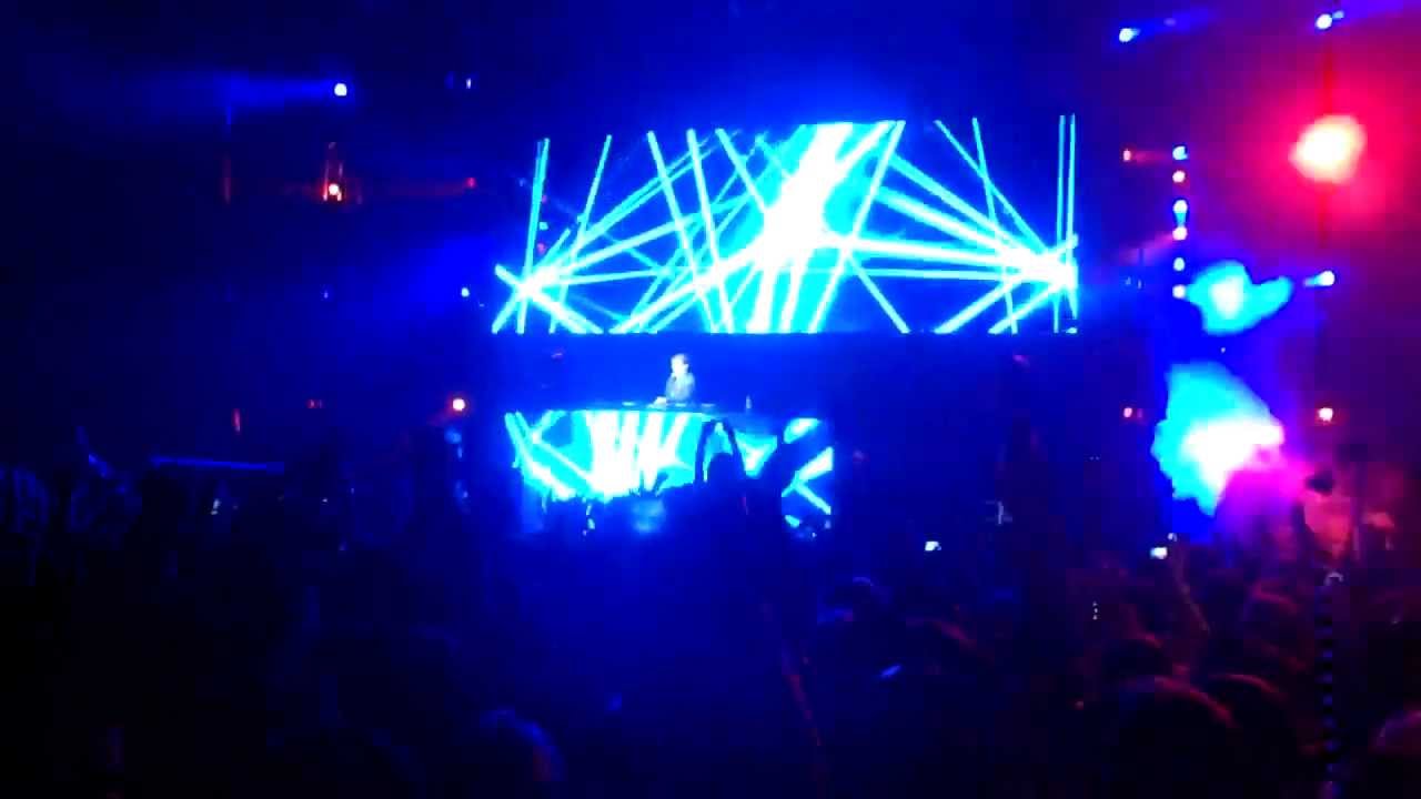 Benny Benassi @ Lights All Night 2011 - Beautiful People feat. Chris Brown