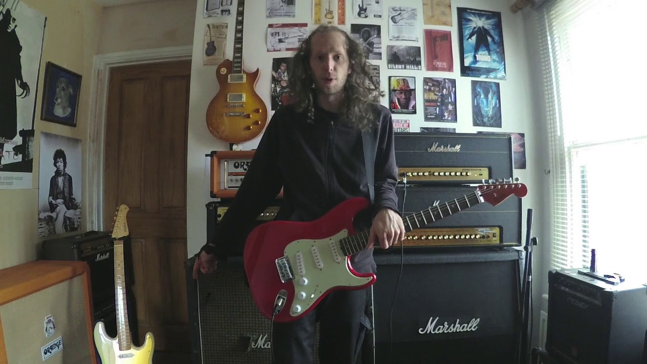 Squier Bullet VS Harley Benton ST