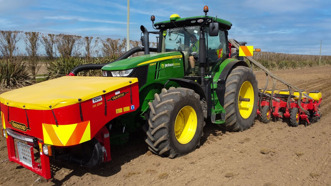 John Deere 7230R & Vaderstad Tempo L 12 - Sowing Maize