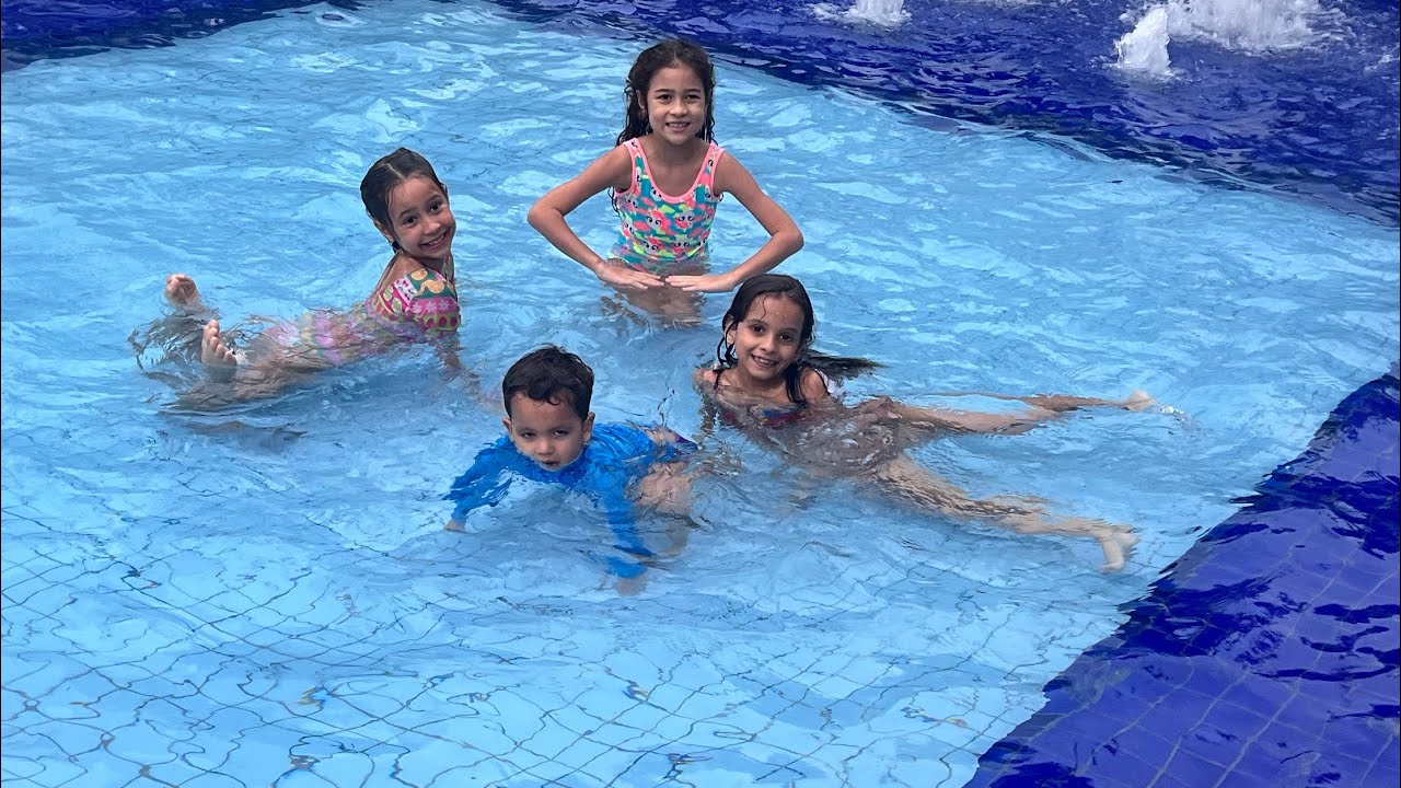Diversão na piscina 🤪