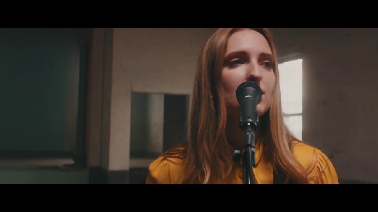 Madison Cunningham - "L.A. (Looking Alive)" - Warehouse Session