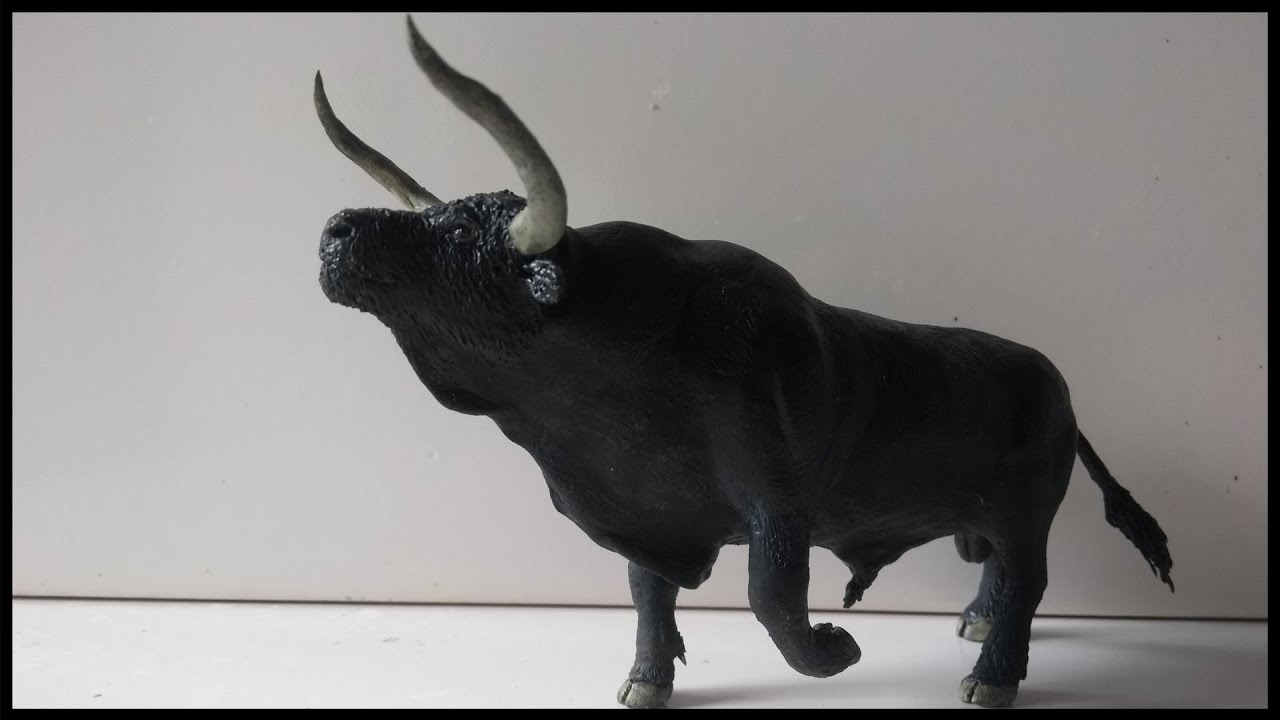 Escultura em biscuit. (TOURO MIURA).