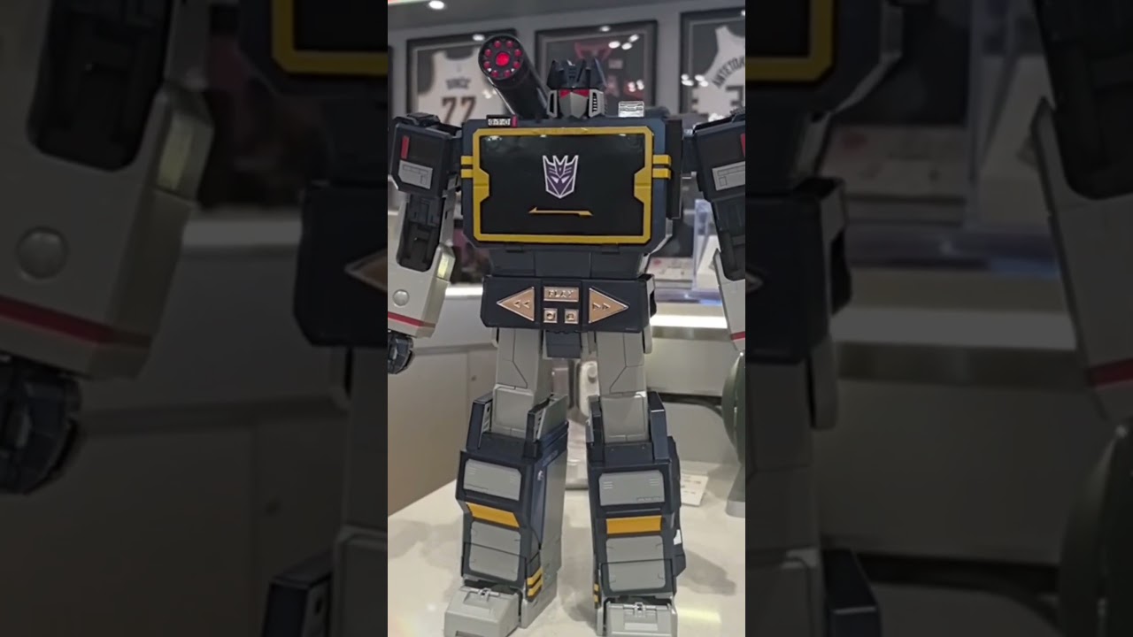 Advanced G1 Robot Ever Created: Robosen Soundwave