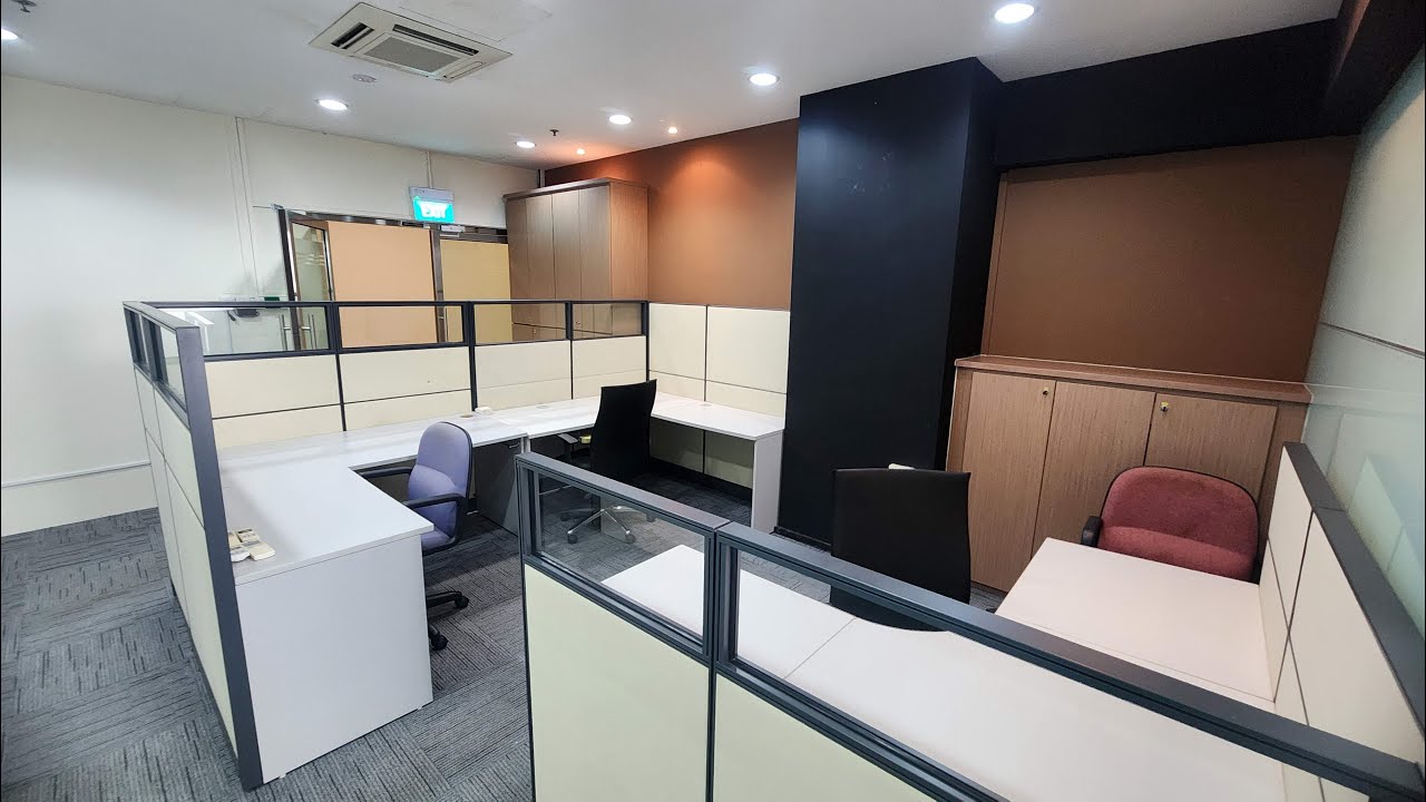 Full fitted office 1098 sqft mid floor available immediate. Call Thomas now
