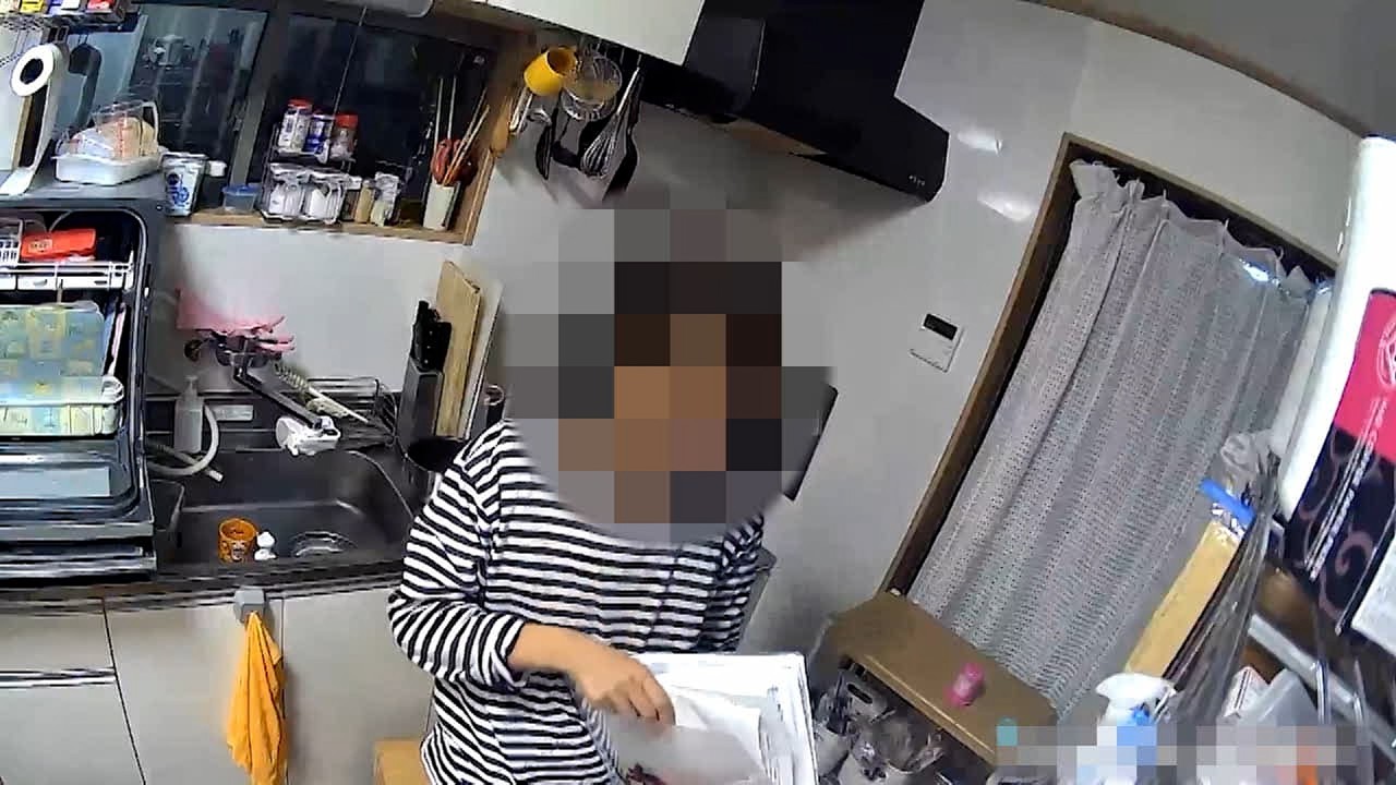 【心霊映像】これは危ないな！一軒家のキッチンで記録された、霊が猛威をふるう様子！【心霊闇動画62】