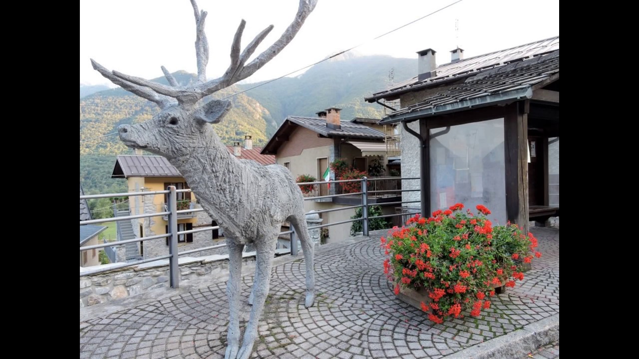 AISONE (Cuneo valle Stura) il paese - Monumento ai cervi della Valle Stura