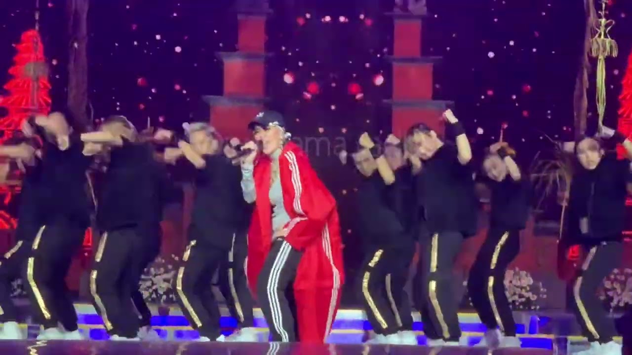 Coke bottle - agnezmo @HUT Indosiar 28 #agnezmo #agnation #hutindosiar