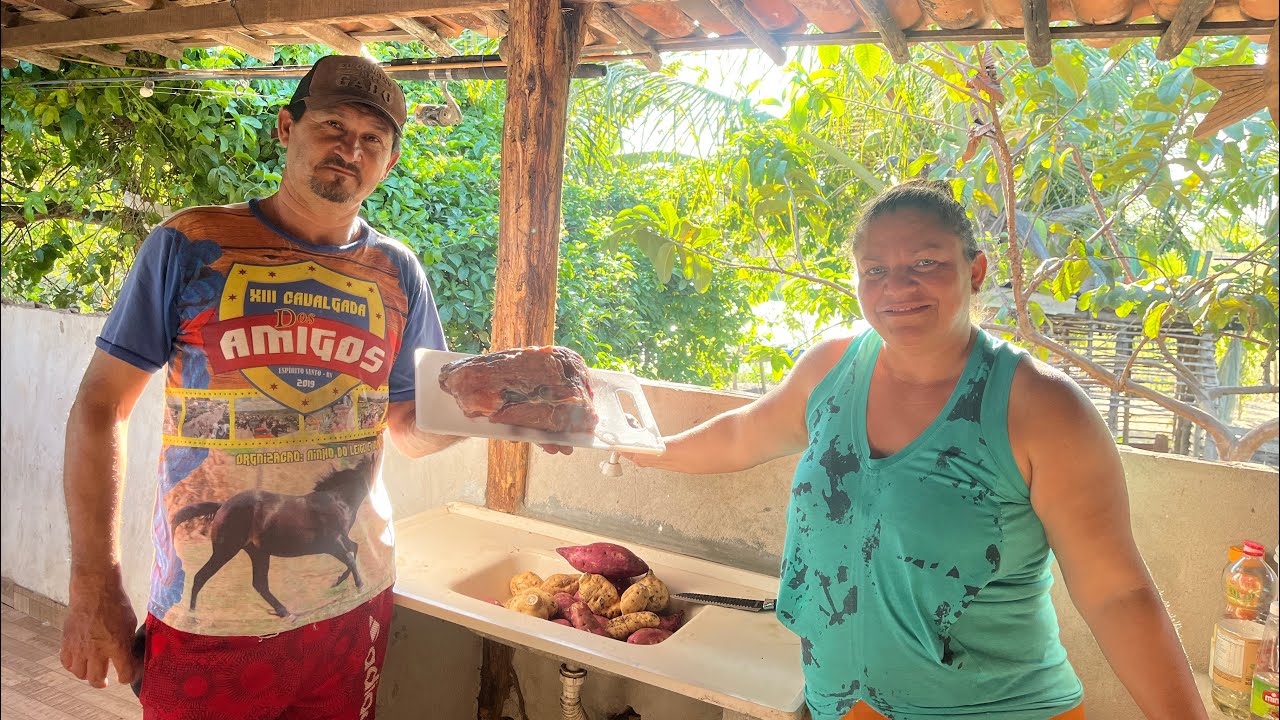 Preparamos um delicioso contra filé acebolado com batata doce na brasa! 