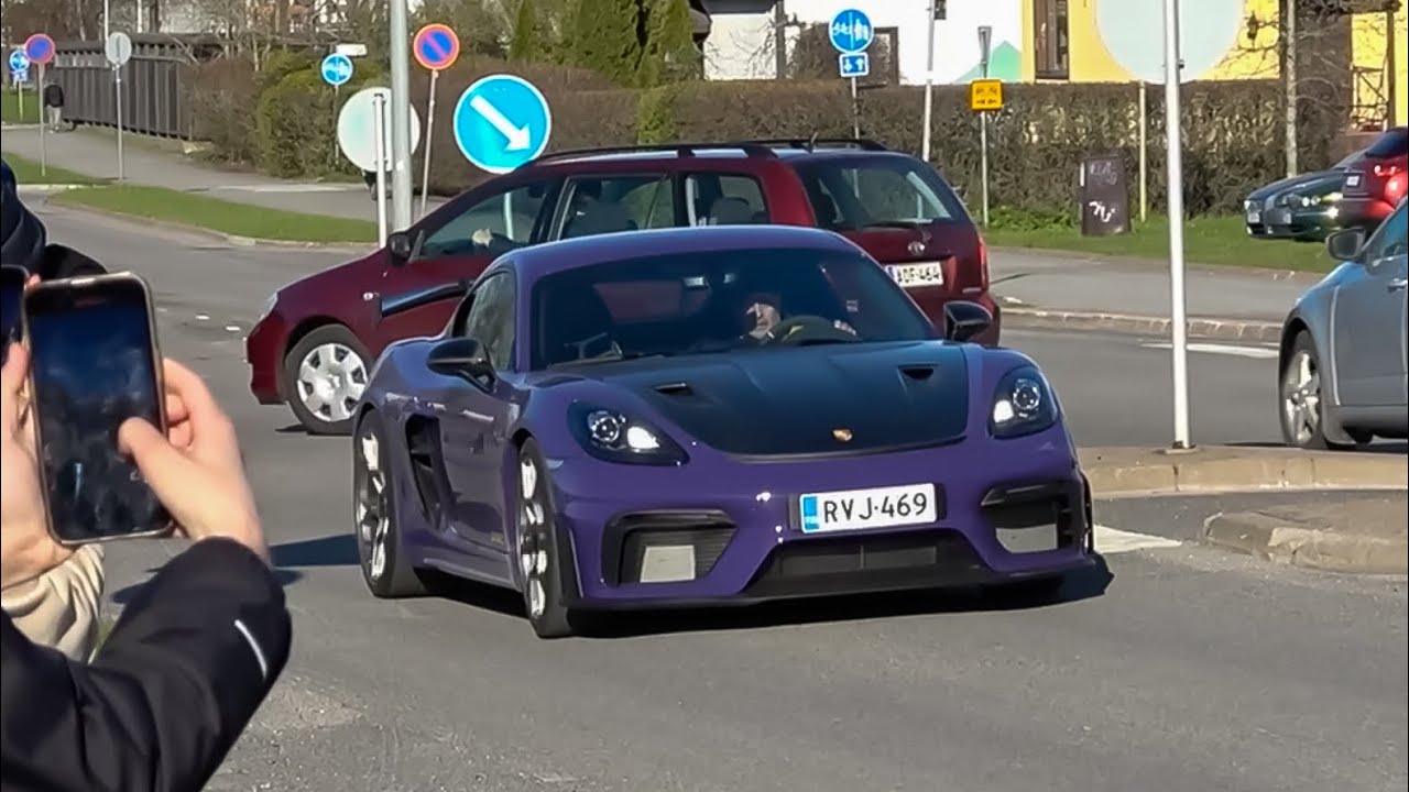 Tuned cars leaving Kupittaa Car Meet