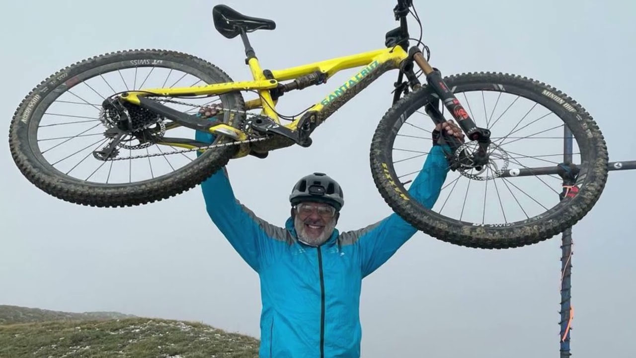 In vetta al Monte San Nicola in MTB