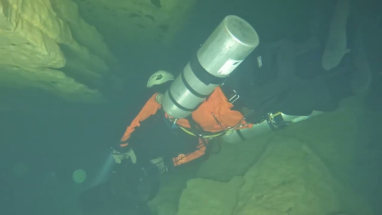 SUEX VRX (3) and XJoy (1) Cave diving Ressel cave France