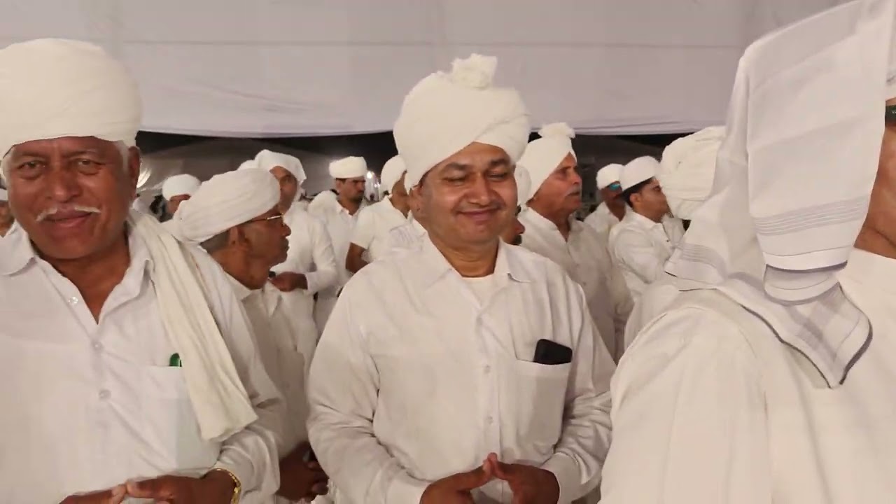 Sadhpura bhandara dhrpte huye desh vasi mohrahith