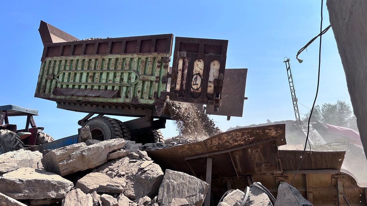 Powerful Machine Crushing Giant RocksAmazing Roc Crushing Machine at WorkHeavy Machine Breaking Huge