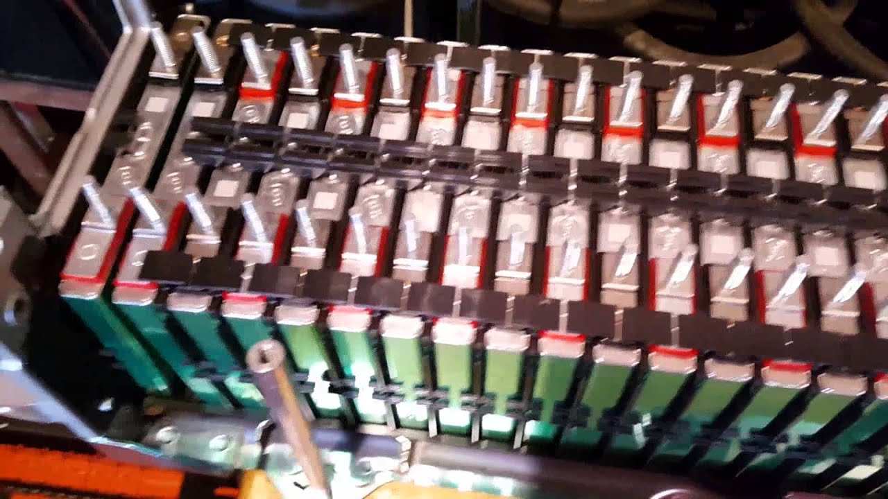 Reconfiguring The Ford Fusion 300 Volts Hybrid Battery For My Battery Powered house