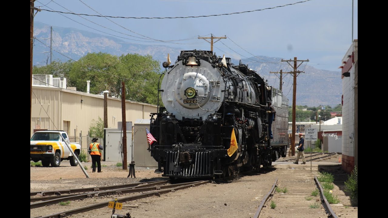 ATSF 2926 Takes on the Mainline