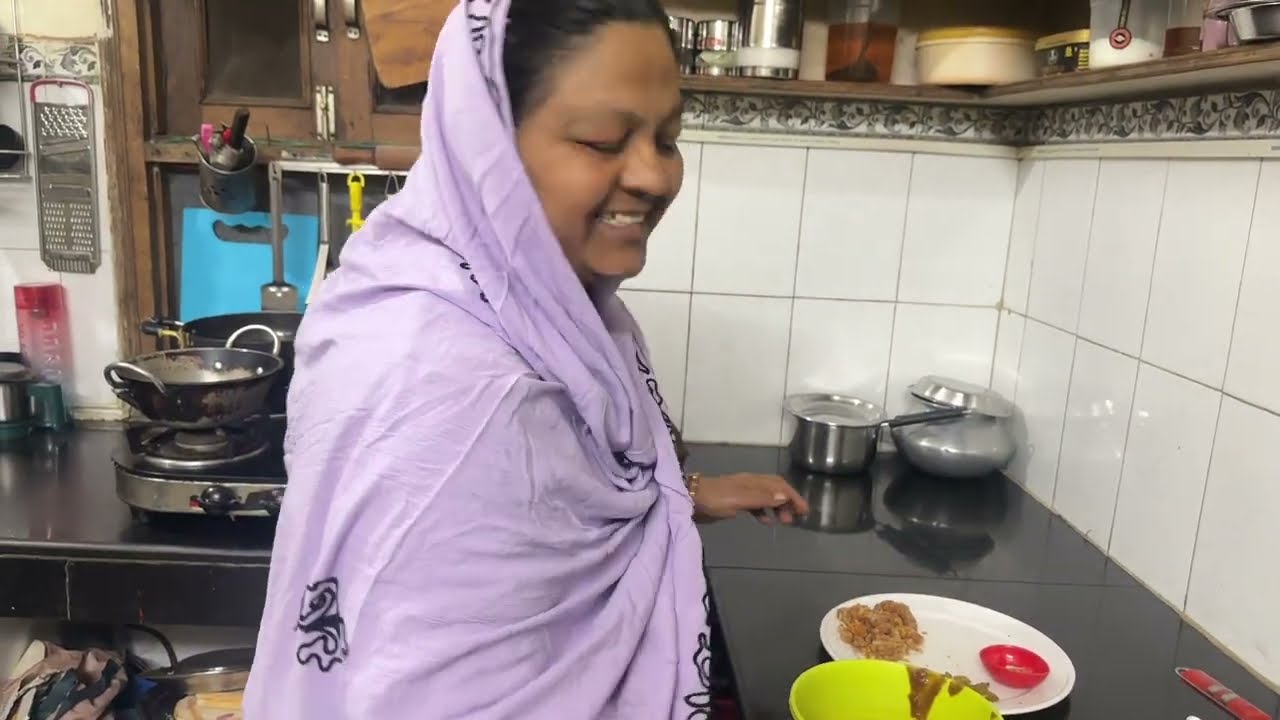 MENE BANAYA KHATTI MEETHI CHATNI | 