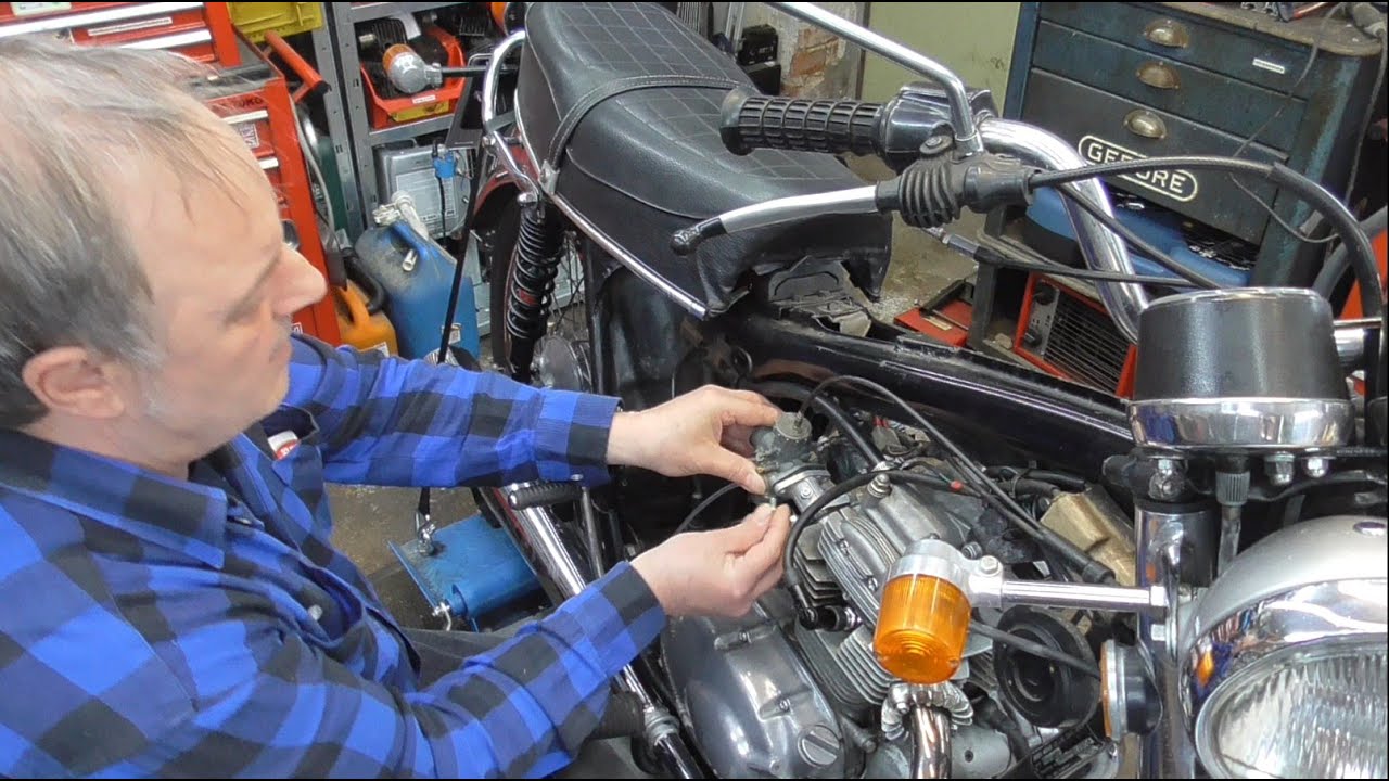 Honda CB 125 K B6: Neuer Ansaugstutzen und Spiegelverl&auml;ngerungen f&uuml;r die CB 125 F