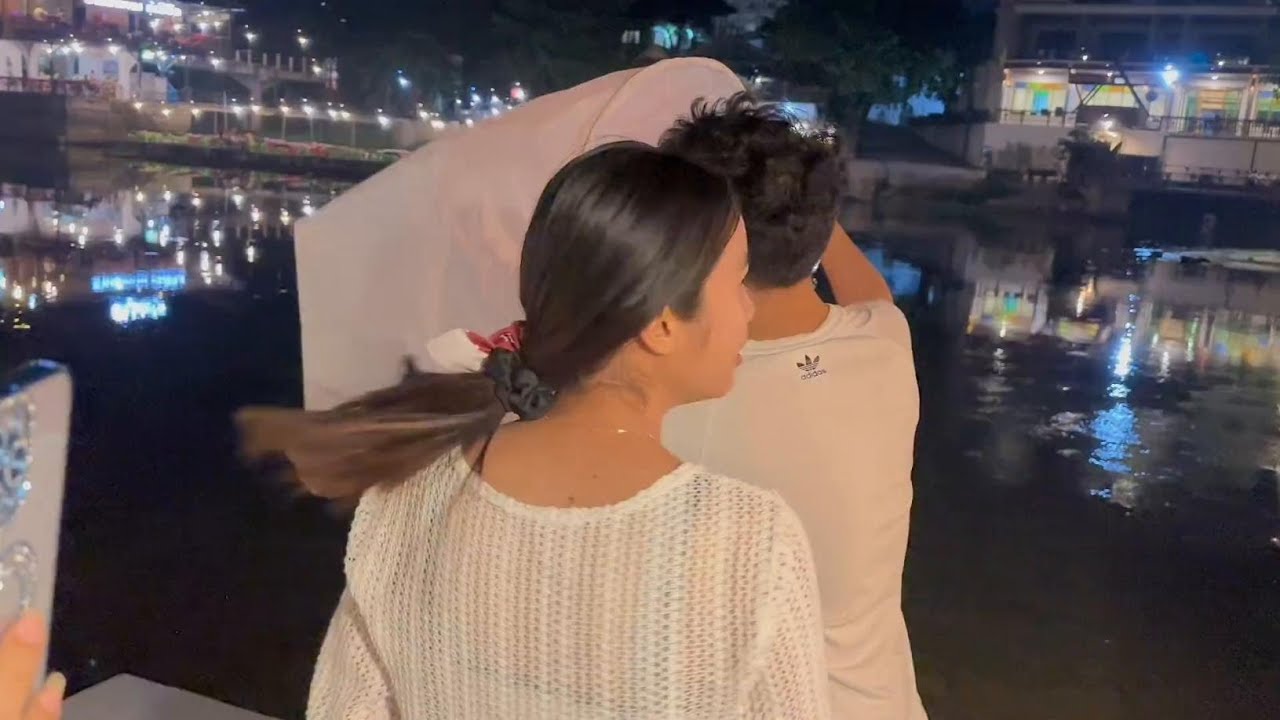 老挝放孔明灯，你们要的体验来了@老挝🧧皮皮黛 #在抖音看海外 #老挝农村生活 #春风十里气象日等你 #老挝美女 #海外生活vlog