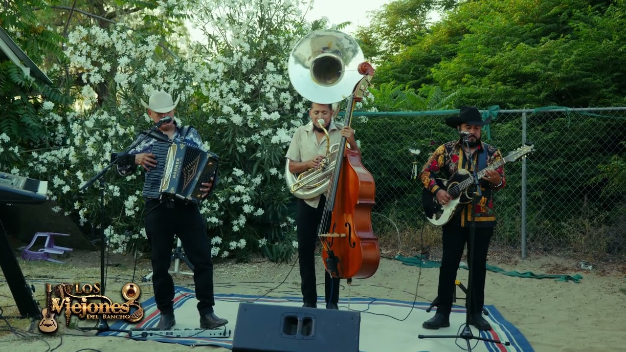 Los Invasores De Nuevo Leon Popurrí Clasico, Lalo Mora - Los Viejones Del Rancho - Tuba Y Tololoche