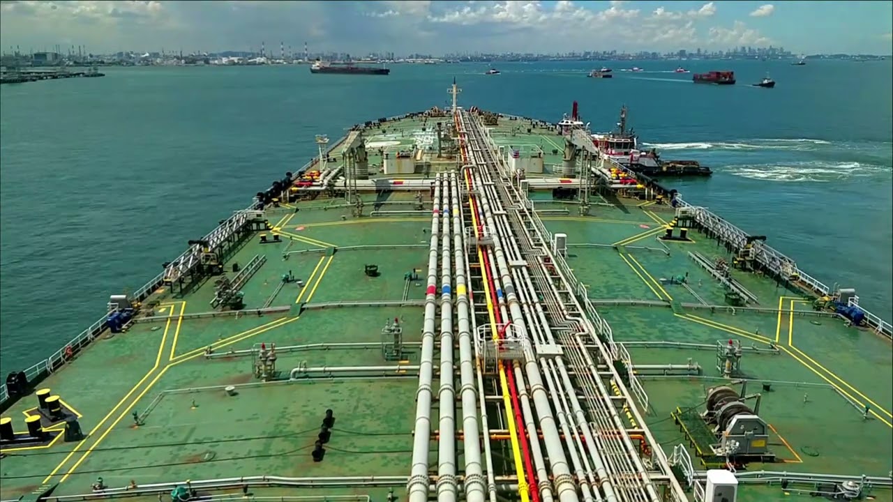 Berthing of a VLCC Tanker | At Singapore