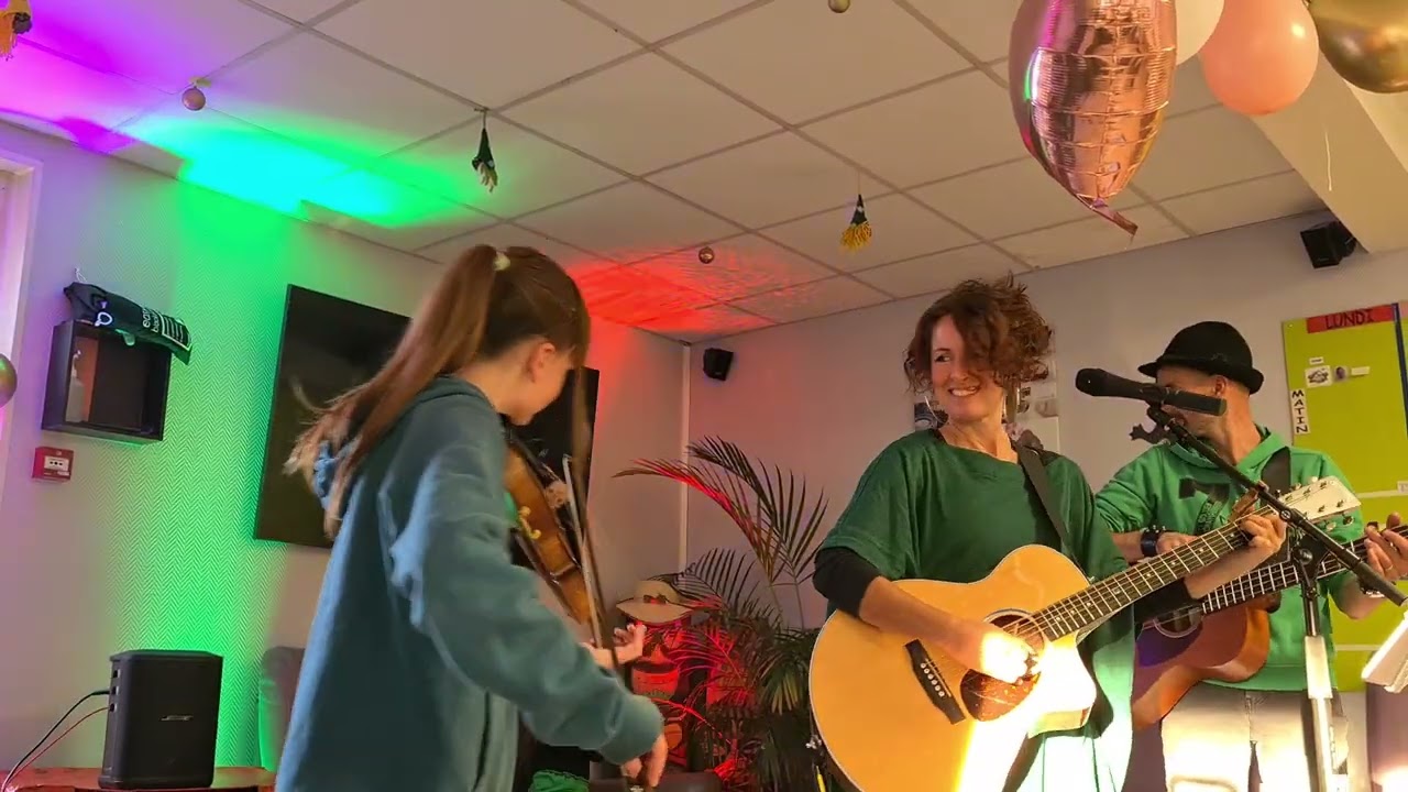 Tarentelle napolitaine  Folklore Italie 🇮🇹- Violon, Guitare, Basse version 