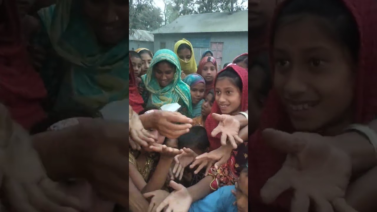 আসসালামু আলাইকুম। ১২ তম রমজানে Tamanna Sultana আপু আজ তিনশত দরিদ্র মানুষদের জন্য ইফতারের আয়োজন করেছে
