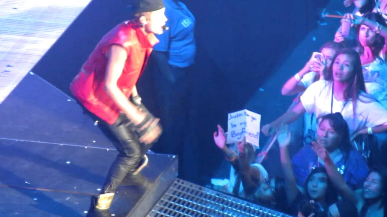Justin Bieber- Boyfriend Oakland 10/6/12 HD