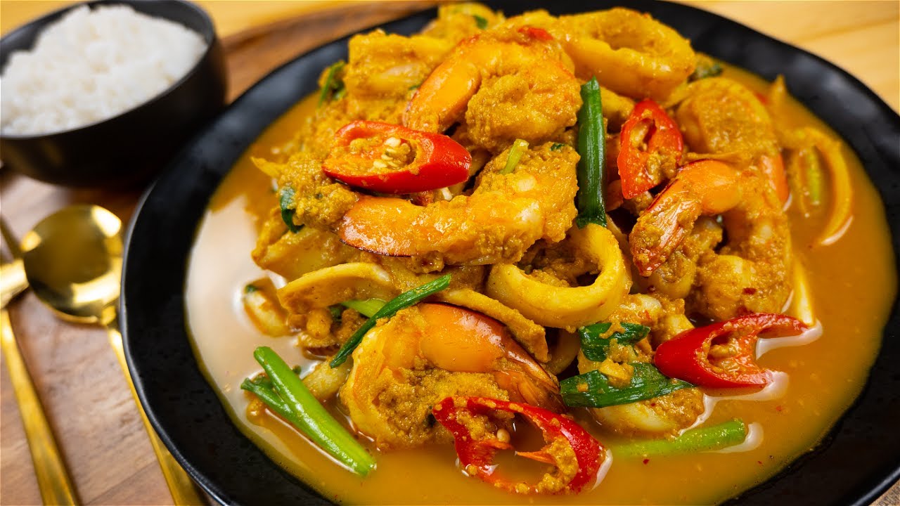 Thai Seafood Curry 🍤🦑 Easy Squid & Prawn Curry Recipe! 🍛 ep 21