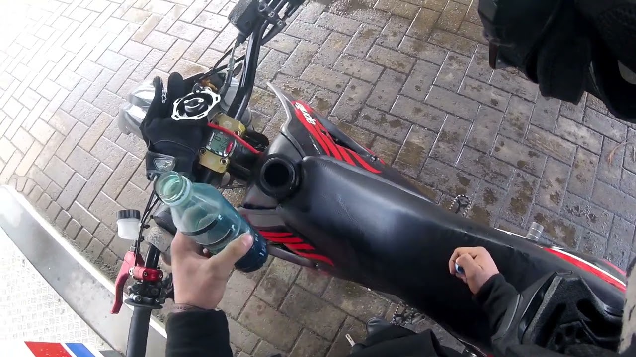 Aprilia Mx 125 Getting Fuel
