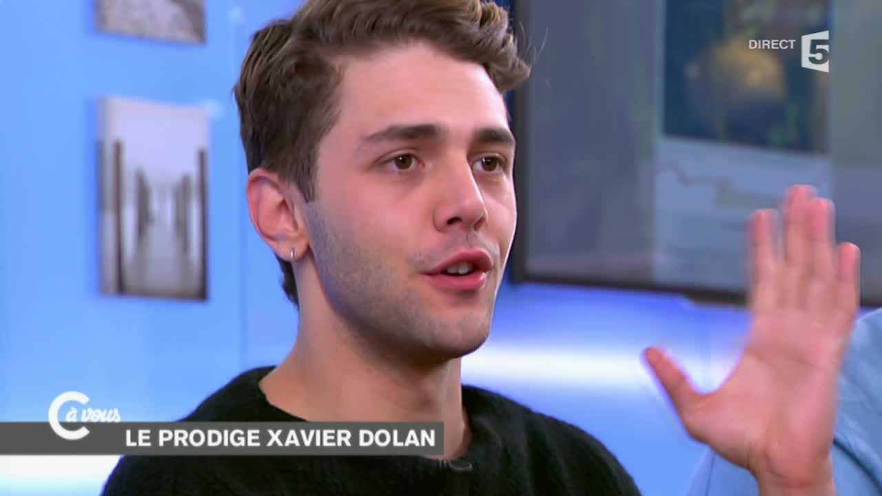 Xavier Dolan rougit face à l'accueil triomphal de 