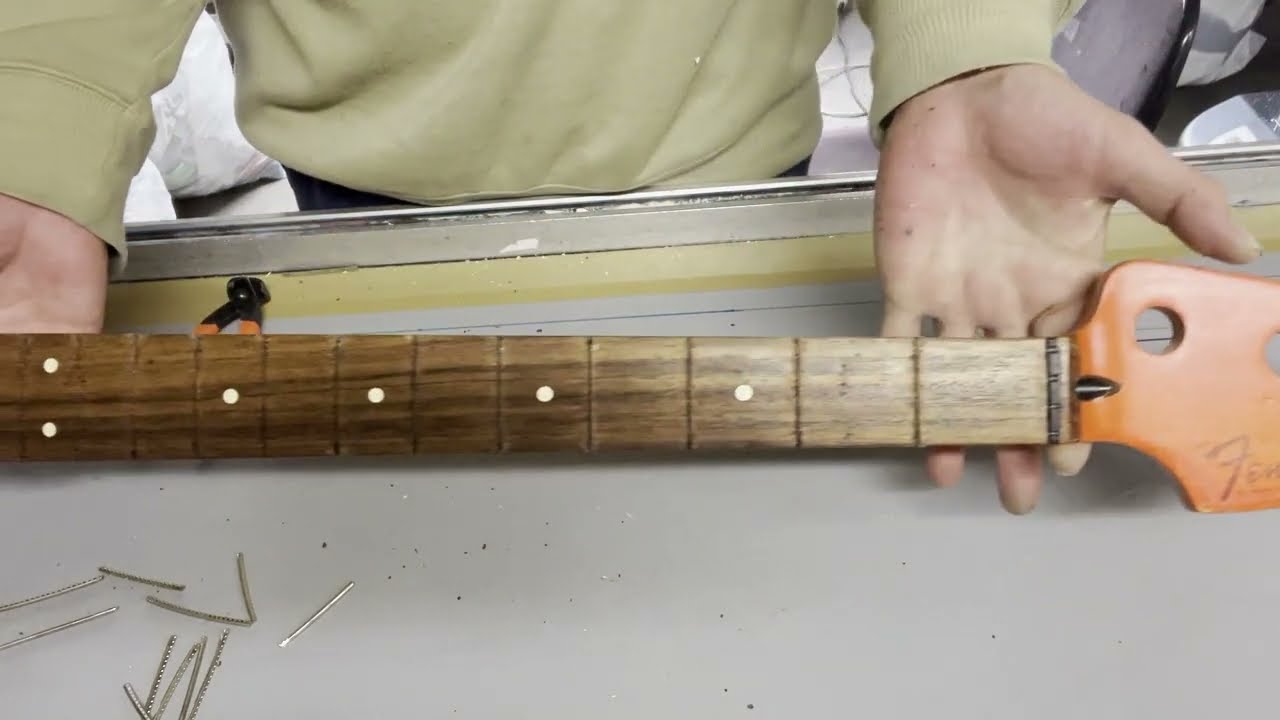 プレシジョン・ベースをWal風フレットレスに改造する　その①　パーツ外し＆フレット抜き編 Modifying PB to Wal-like fretless part ①