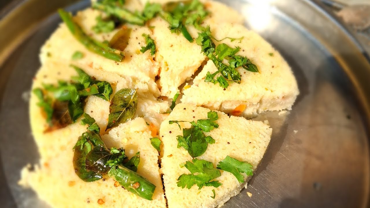 Suji Dhokla 1 कटोरी सूजी और 1 चमचे तेल से बनाए  आसान और सॉफ्ट गुजराती ढ़ोकला 5 मिनट में #trending 