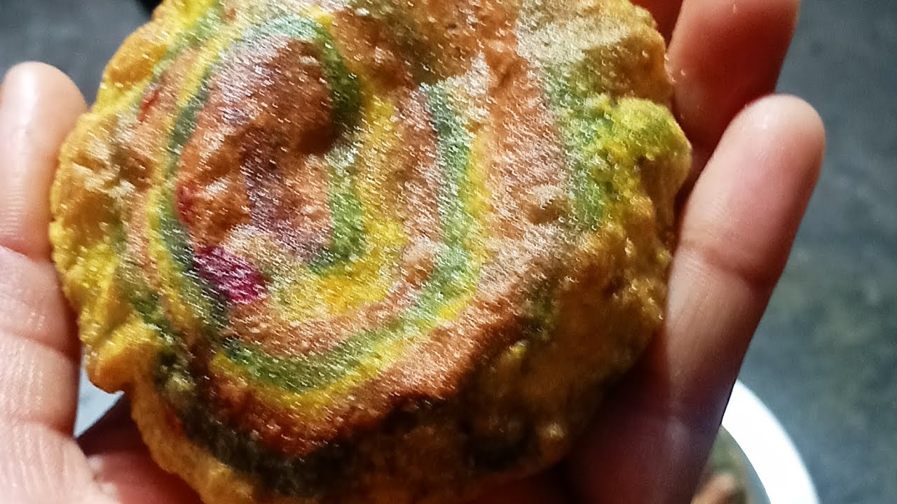 पालक आणि बीट पासून बनवा सुपर टेस्टी रेणबोपुरी 😋😋👌👌#rainbowpuri#@creativesakshi#trending#recipi