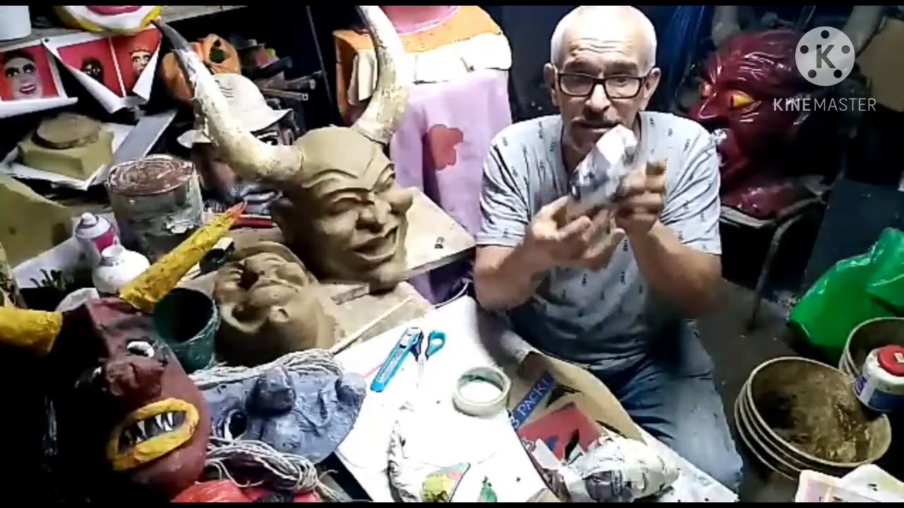 taller de mascara hechas en carton con mascarada tradicional bombi