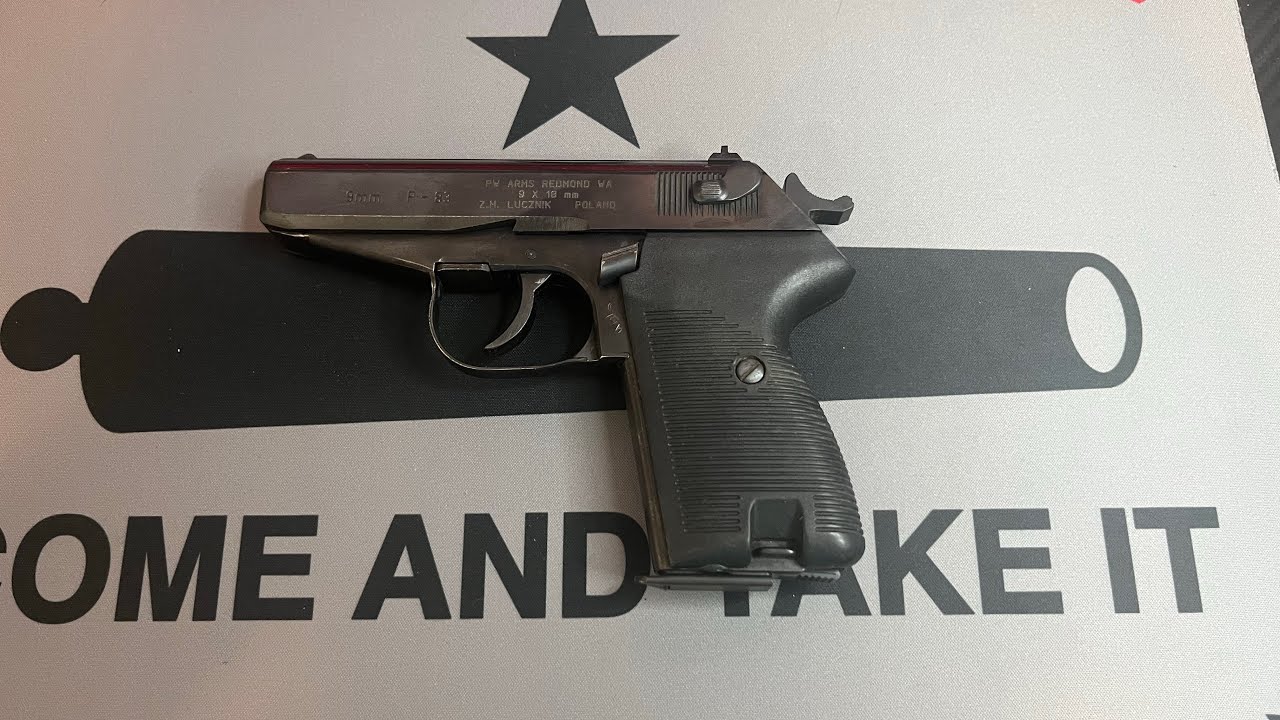 Polish P-83 handgun table top review