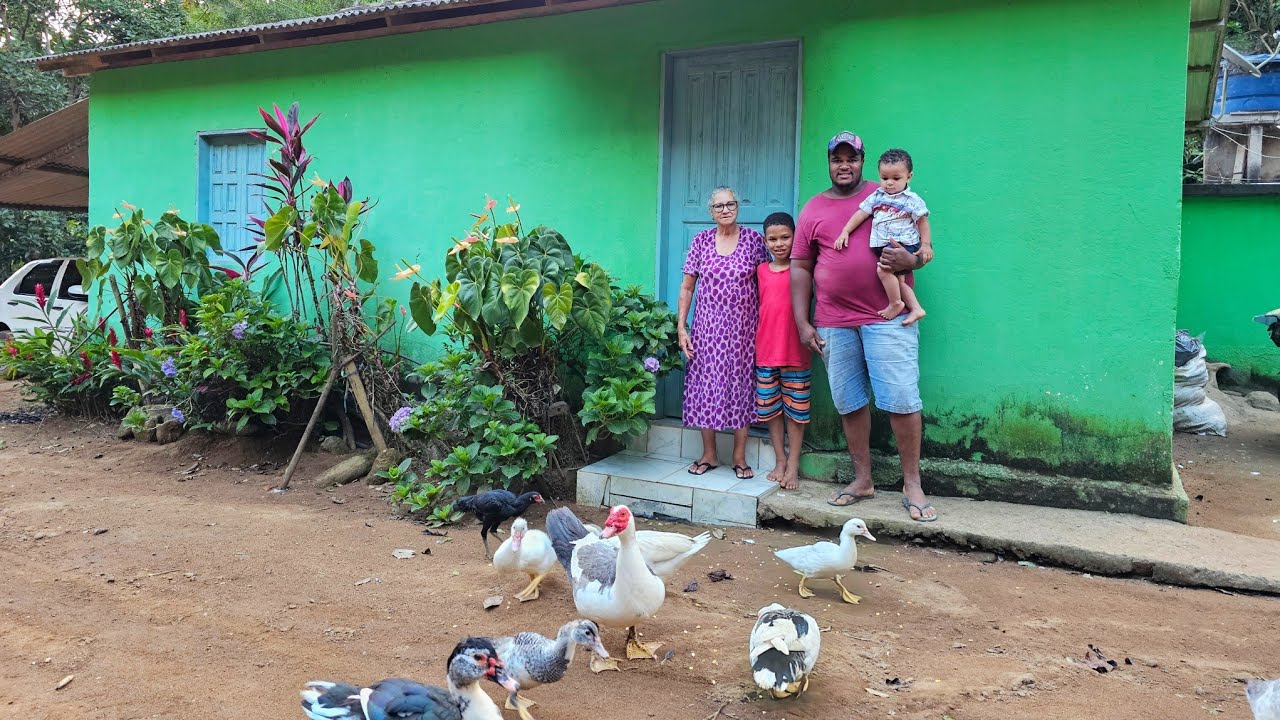 DONA CONCEIÇÃO SE UNE A NATUREZA PARA FORMAR ESSE LINDO PARAÍSO NA ENCOSTA DAS MONTANHAS.