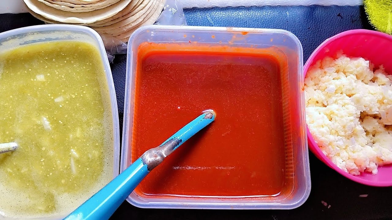 Haciendo enchiladas mexicanas