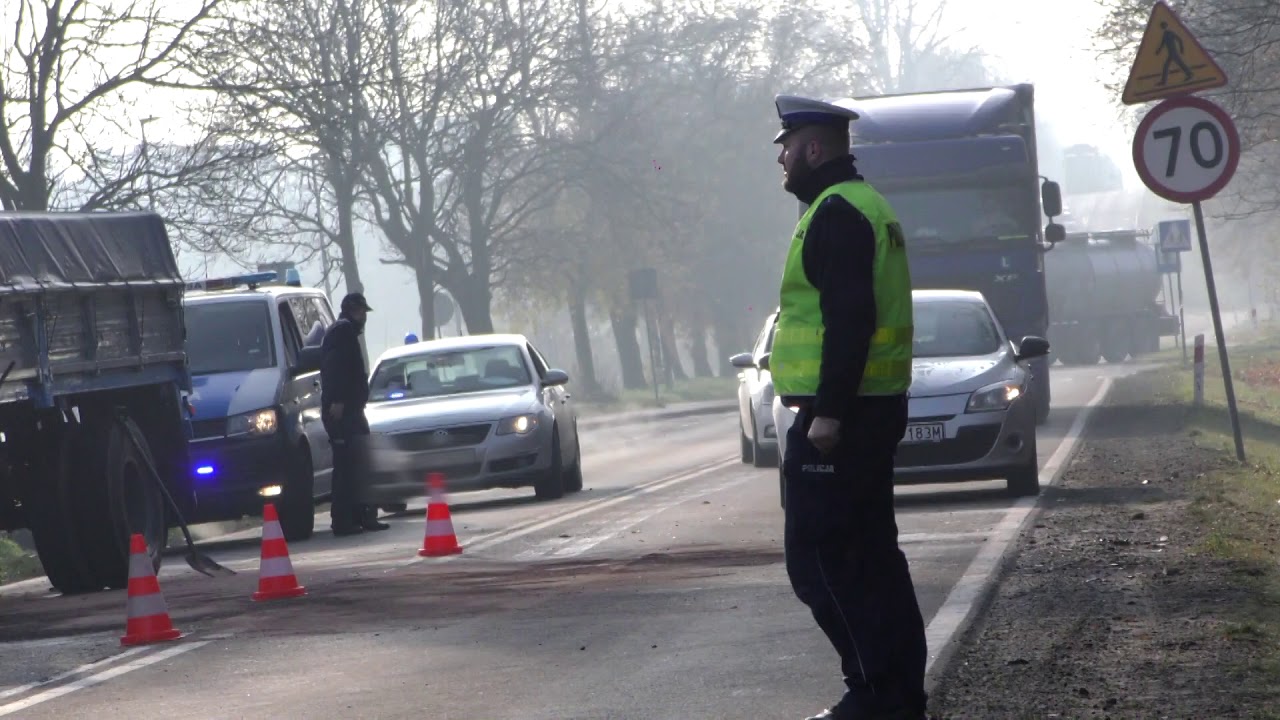 DK55: Zderzenie osobówki z ciężarówką. 22- latka w ciężkim stanie trafiła do szpitala.