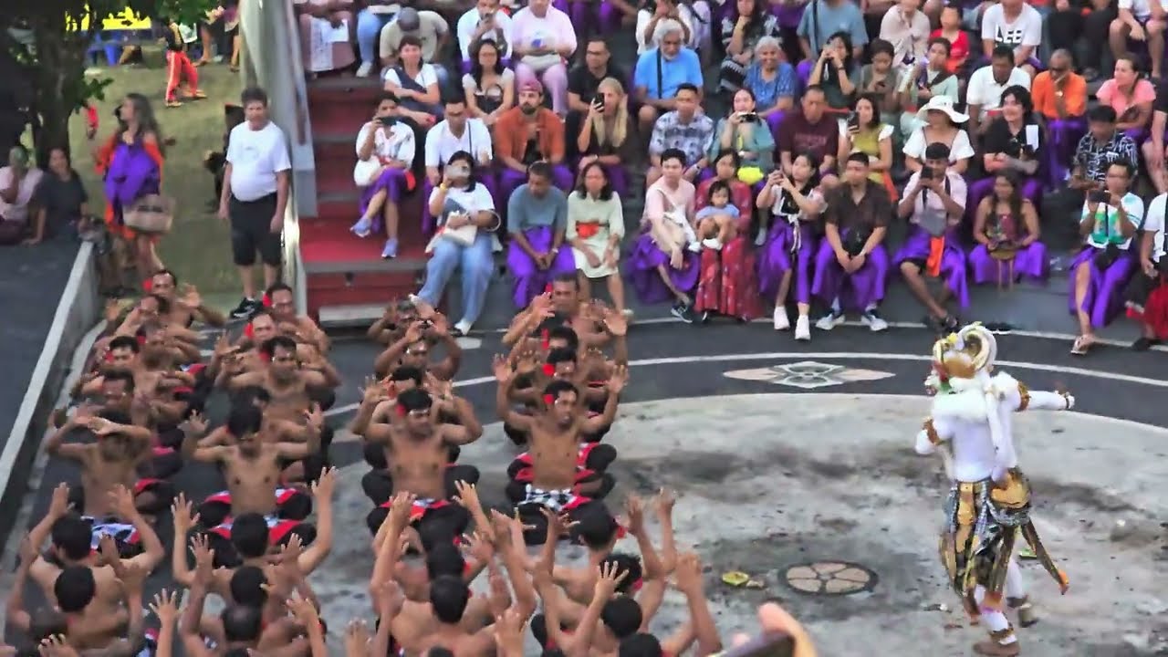 20260214｜印尼峇里島旅遊｜烏魯瓦圖廟Pura Luhur Uluwatu｜Kecak UluwatuTari Kecak & Api Uluwatu｜卡恰火舞秀