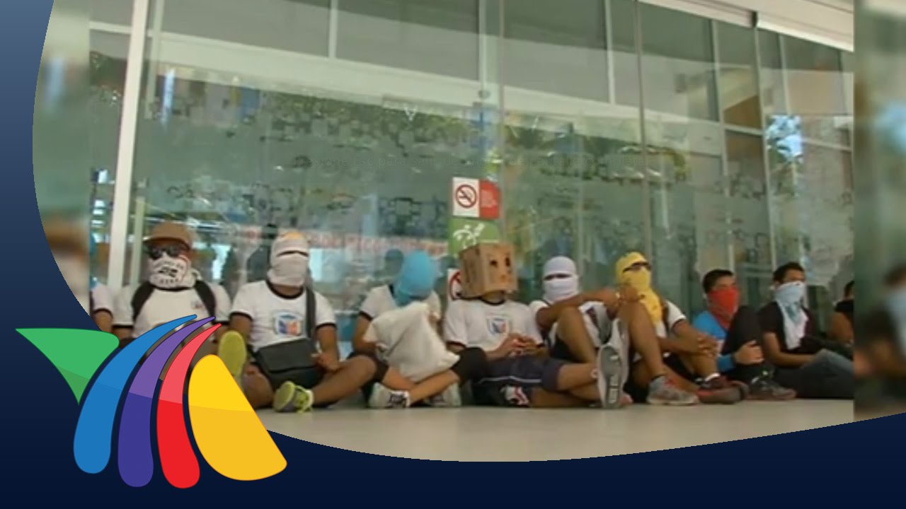 Normalistas toman comercios en Acapulco | Noticias de Guerrero